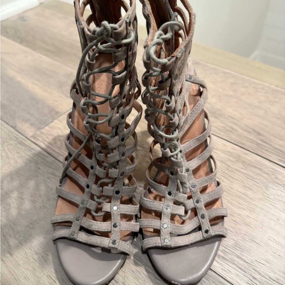 Joie Rhoda Stud suede taupe Gladiator Sandal EU 37 US 7